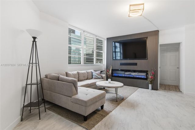 801 Brickell Bay Drive 764, Miami, FL 33131