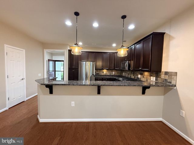 213 LONG POINT DR, Fredericksburg, VA 22406
