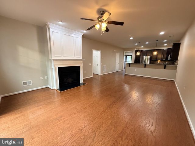 213 LONG POINT DR, Fredericksburg, VA 22406
