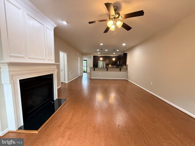 213 LONG POINT DR, Fredericksburg, VA 22406