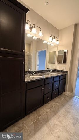 213 LONG POINT DR, Fredericksburg, VA 22406