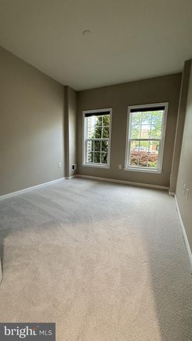 213 LONG POINT DR, Fredericksburg, VA 22406