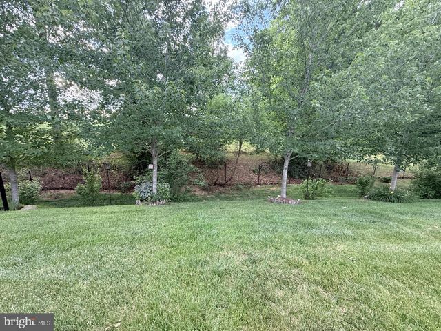 213 LONG POINT DR, Fredericksburg, VA 22406