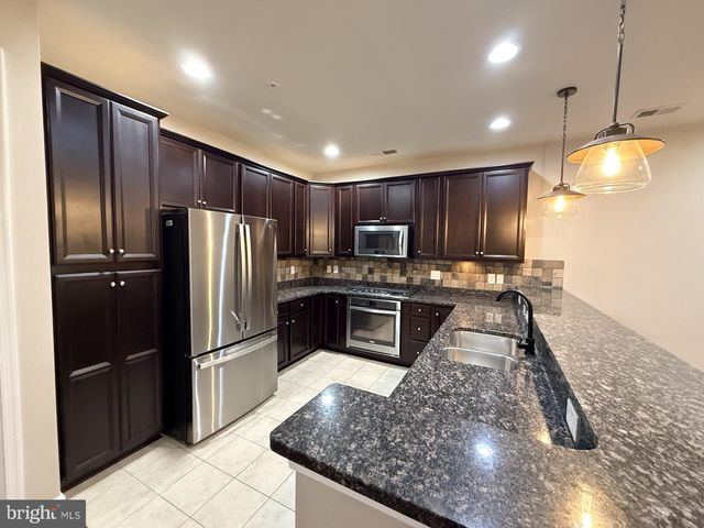 213 LONG POINT DR, Fredericksburg, VA 22406