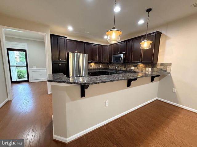 213 LONG POINT DR, Fredericksburg, VA 22406