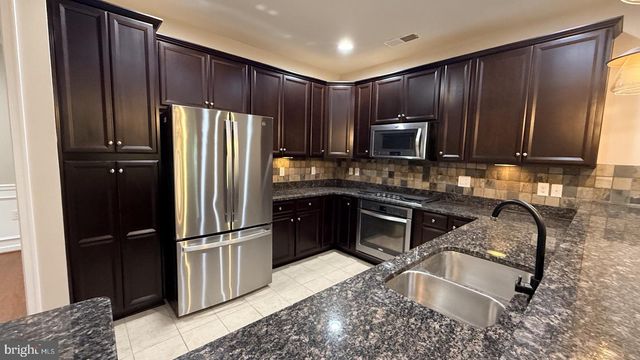 213 LONG POINT DR, Fredericksburg, VA 22406