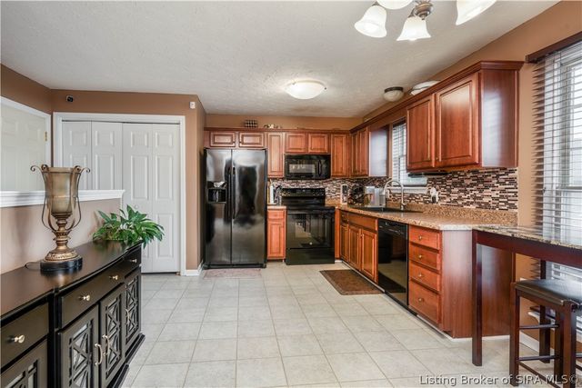 11901 Columbus Parkway, Sellersburg, IN 47172