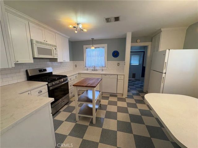 330 W Whiting Avenue, Fullerton, CA 92832