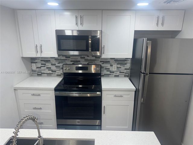 3183 Coral Lake Dr 3183, Coral Springs, FL 33065