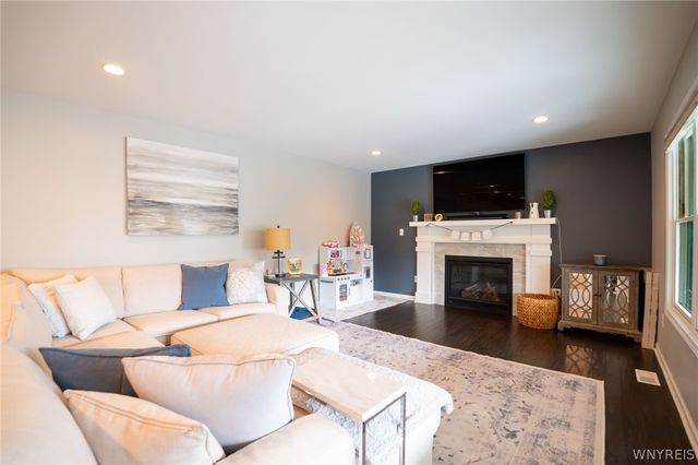 132 Boxelder Lane, Amherst, NY 14228