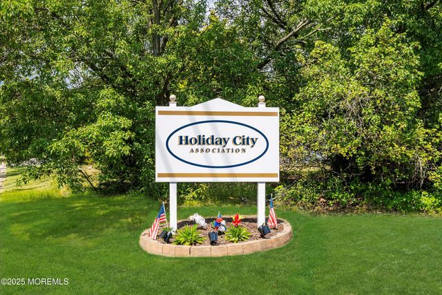 1645 Mount Everest Lane, Toms River, NJ 08753