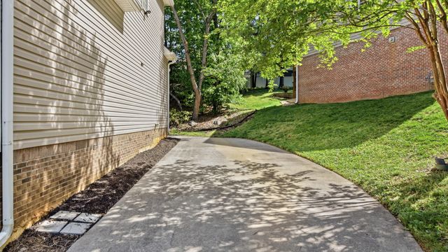 1782 Sterling Point NW, Cleveland, TN 37312