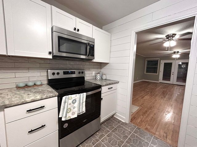 704 FOREST Lane, Benton, AR 72019