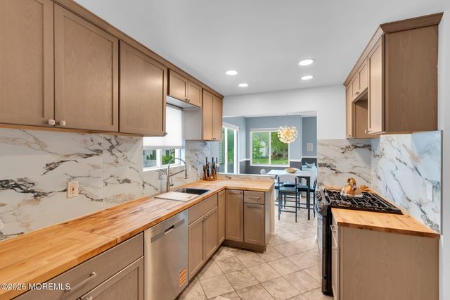 81 Ortley Court, Matawan, NJ 07747