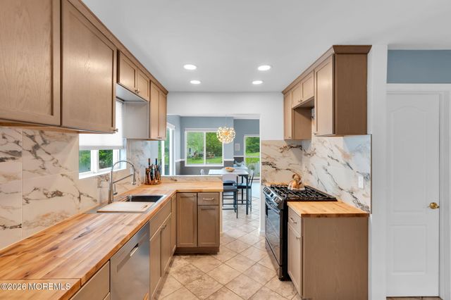 81 Ortley Court, Matawan, NJ 07747