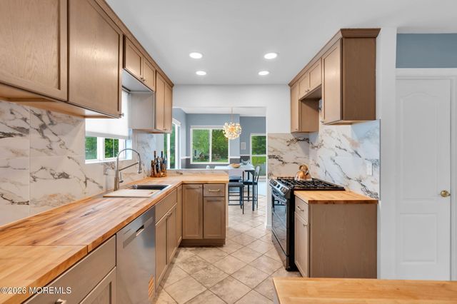 81 Ortley Court, Matawan, NJ 07747