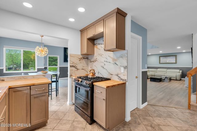 81 Ortley Court, Matawan, NJ 07747