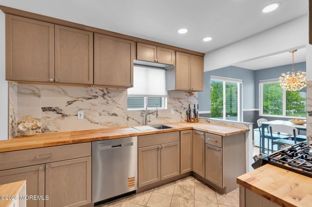 81 Ortley Court, Matawan, NJ 07747