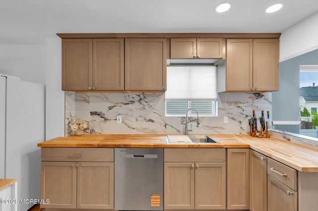 81 Ortley Court, Matawan, NJ 07747
