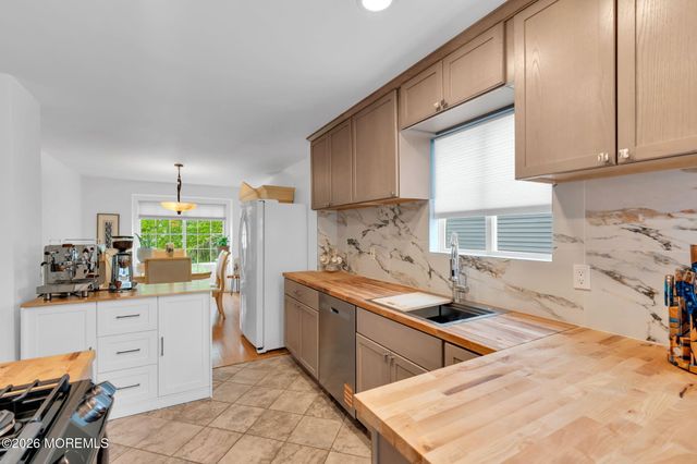 81 Ortley Court, Matawan, NJ 07747