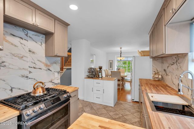 81 Ortley Court, Matawan, NJ 07747
