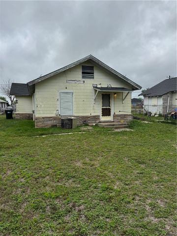 406 Mathis St, Taft, TX 78390