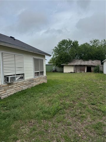 406 Mathis St, Taft, TX 78390