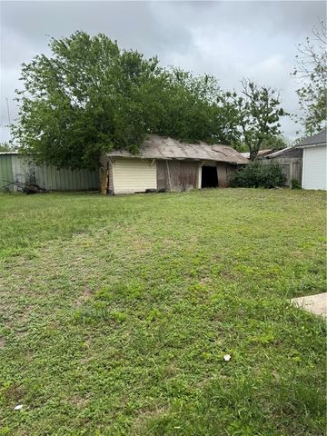 406 Mathis St, Taft, TX 78390