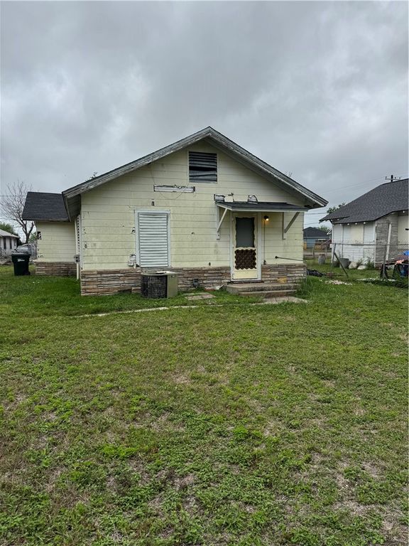 406 Mathis St, Taft, TX 78390 — photo 3
