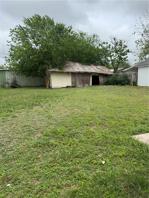 406 Mathis St, Taft, TX 78390 — photo 5