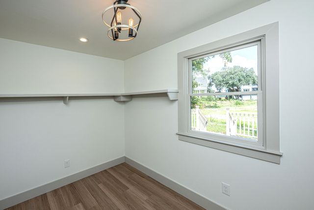 2150 Pierpont Avenue, Charleston, SC 29414