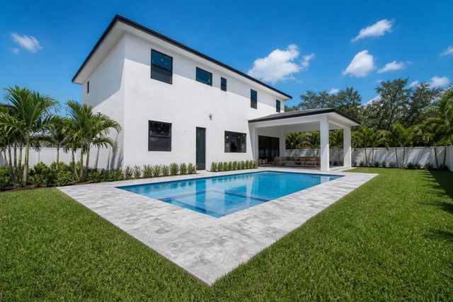 13044 Davie Oaks Drive, Davie, FL 33325