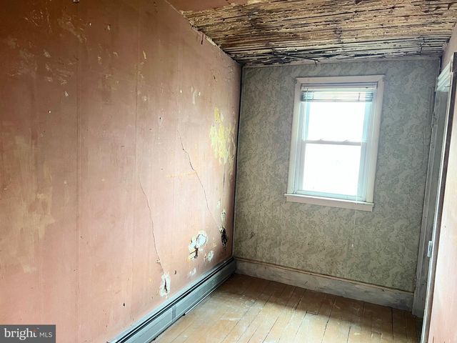 323 N HOBART ST, Gordon, PA 17936