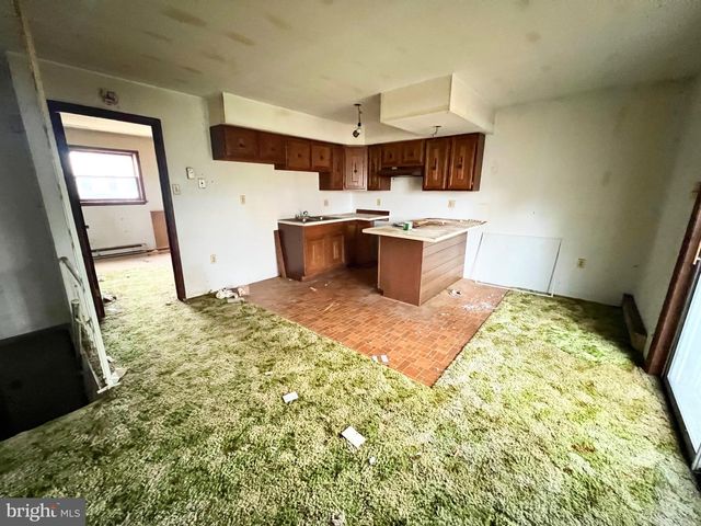 323 N HOBART ST, Gordon, PA 17936