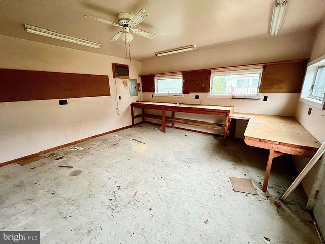 323 N HOBART ST, Gordon, PA 17936