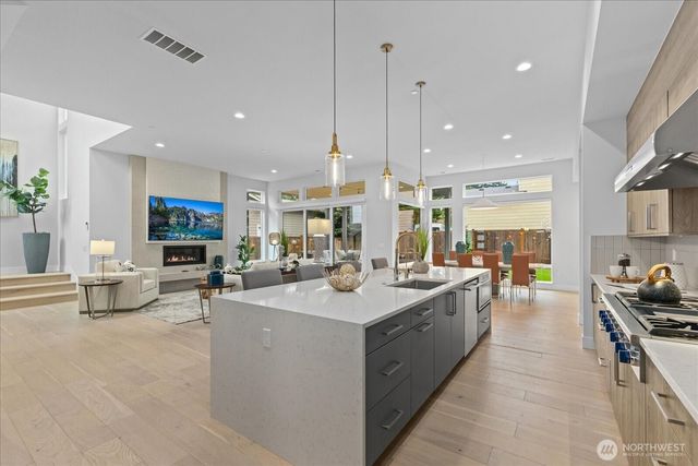 13038 NE 102nd Place, Kirkland, WA 98033
