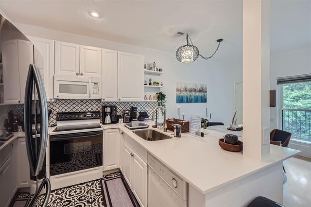 802 S 1st ST 215, Austin, TX 78704