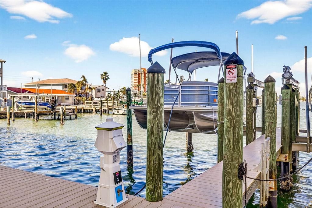 Image 2 of property listing at 17717 GULF BOULEVARD 401, Redington Shores, FL 33708