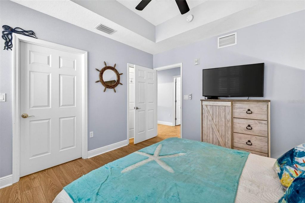 Image 19 of property listing at 17717 GULF BOULEVARD 401, Redington Shores, FL 33708