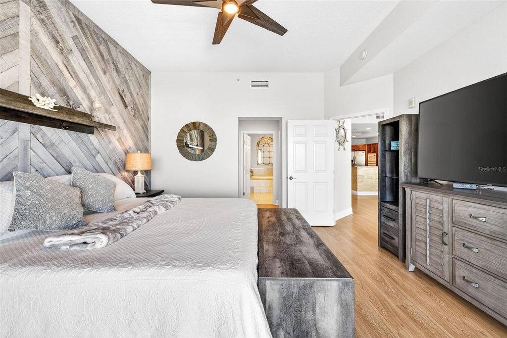 Image 29 of property listing at 17717 GULF BOULEVARD 401, Redington Shores, FL 33708