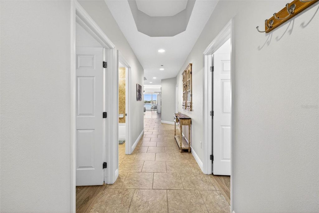 Image 4 of property listing at 17717 GULF BOULEVARD 401, Redington Shores, FL 33708