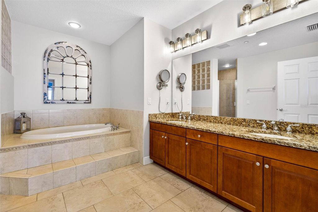 Image 31 of property listing at 17717 GULF BOULEVARD 401, Redington Shores, FL 33708