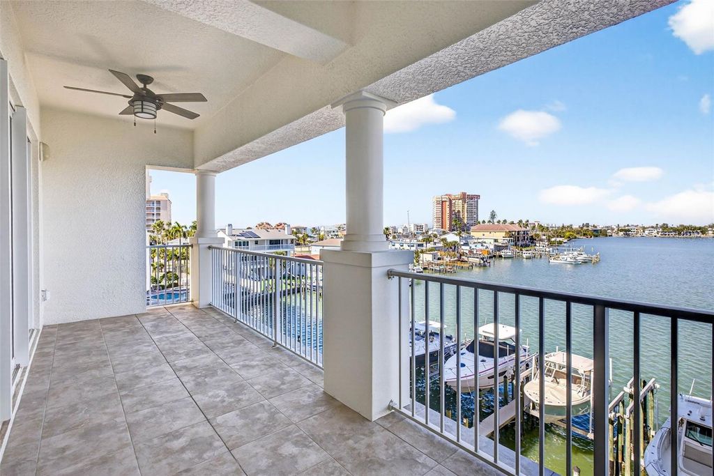 Image 36 of property listing at 17717 GULF BOULEVARD 401, Redington Shores, FL 33708