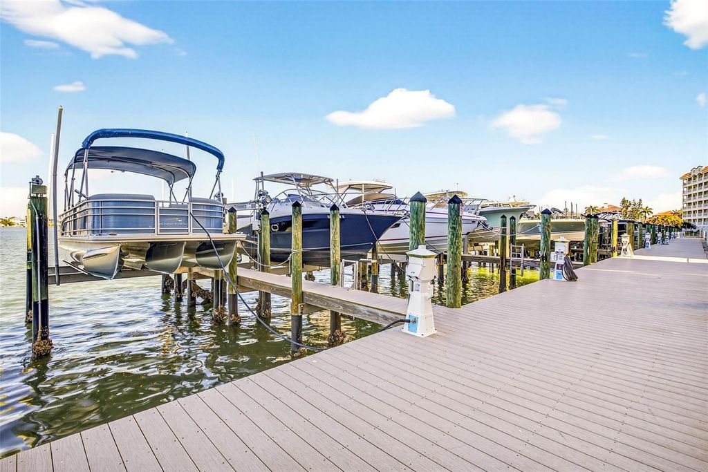 Image 41 of property listing at 17717 GULF BOULEVARD 401, Redington Shores, FL 33708