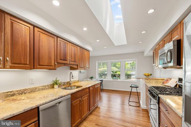 6800 SETON CT, Springfield, VA 22152