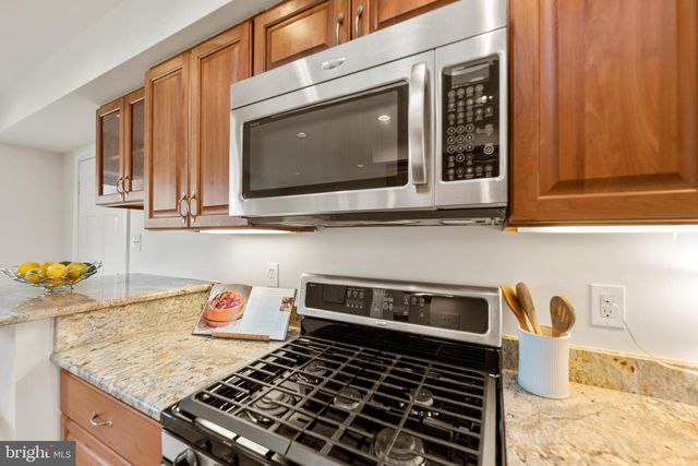 6800 SETON CT, Springfield, VA 22152