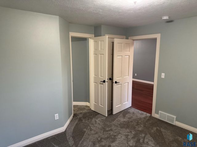 3500 E Apple Blossom Cir Circle, Sioux Falls, SD 57103