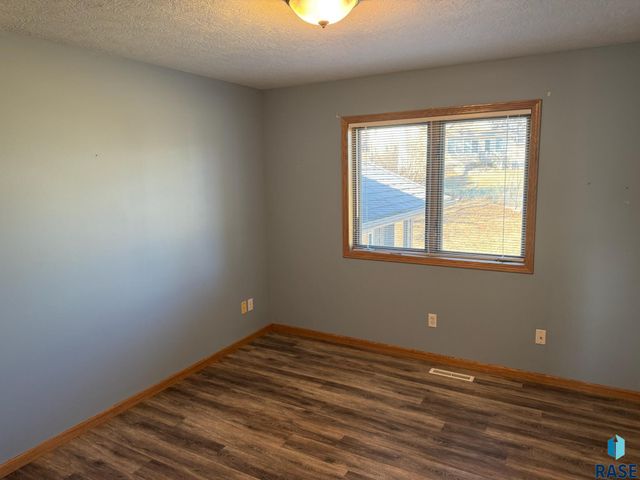 3500 E Apple Blossom Cir Circle, Sioux Falls, SD 57103