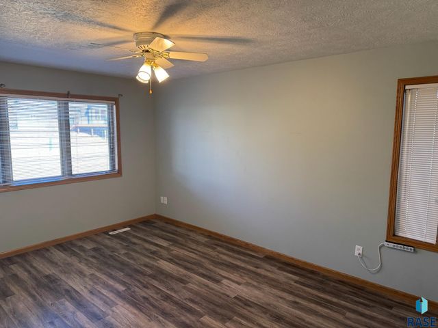 3500 E Apple Blossom Cir Circle, Sioux Falls, SD 57103