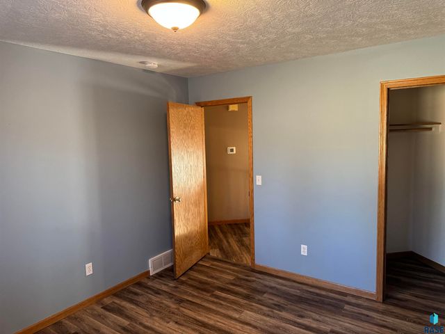 3500 E Apple Blossom Cir Circle, Sioux Falls, SD 57103